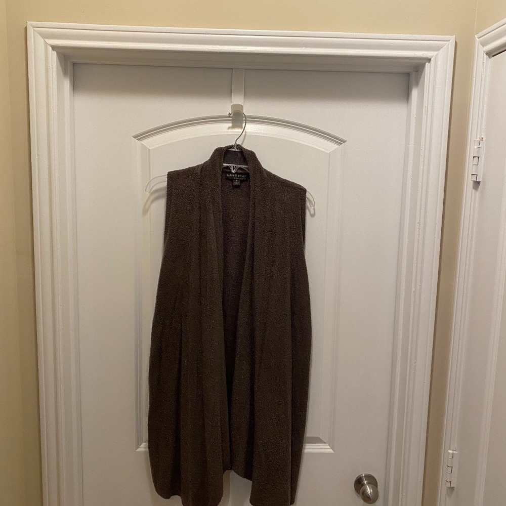 Barefoot Dreams vest, Tan, size M- Excellent
